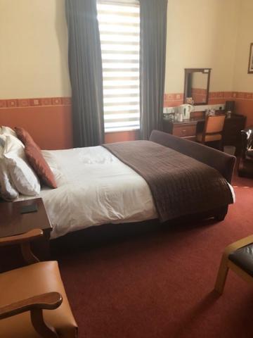 The Edwardian Lodge Guest House Salisbury Bagian luar foto